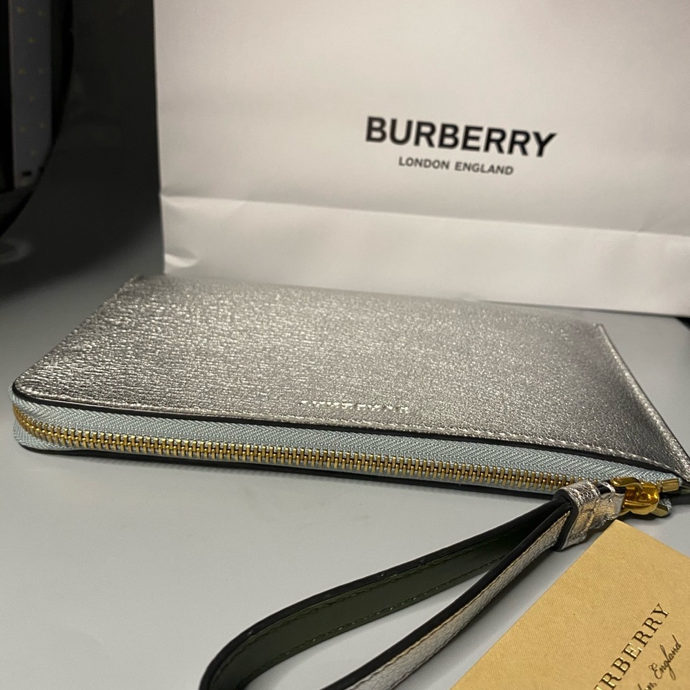 Burberry silver clutch - Picture 14 of 16